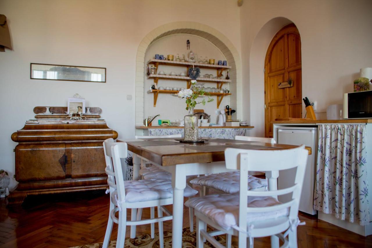 Bacchus Apartman - Borbarlang, Badacsony Bytom Extérieur photo