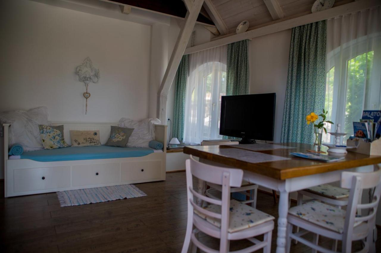 Bacchus Apartman - Borbarlang, Badacsony Bytom Extérieur photo