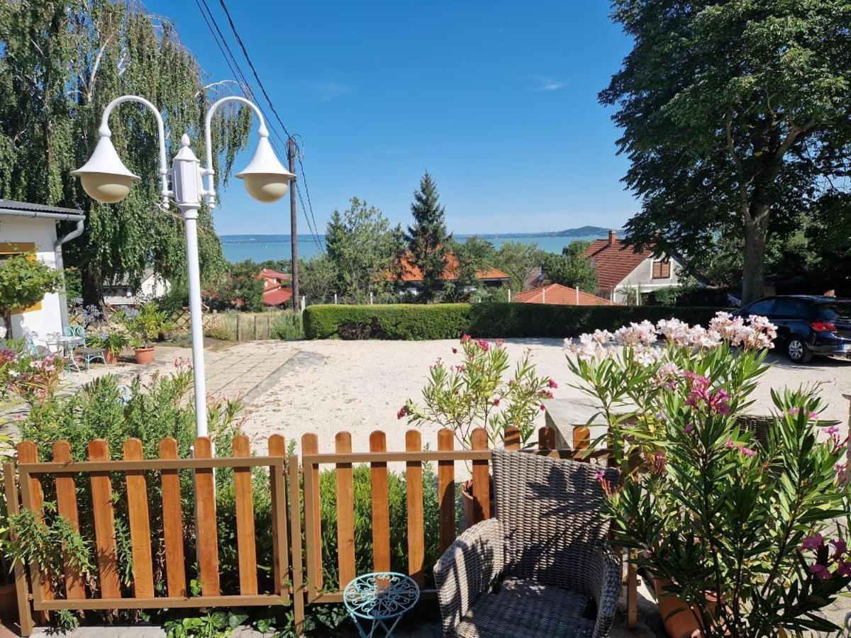 Bacchus Apartman - Borbarlang, Badacsony Bytom Extérieur photo