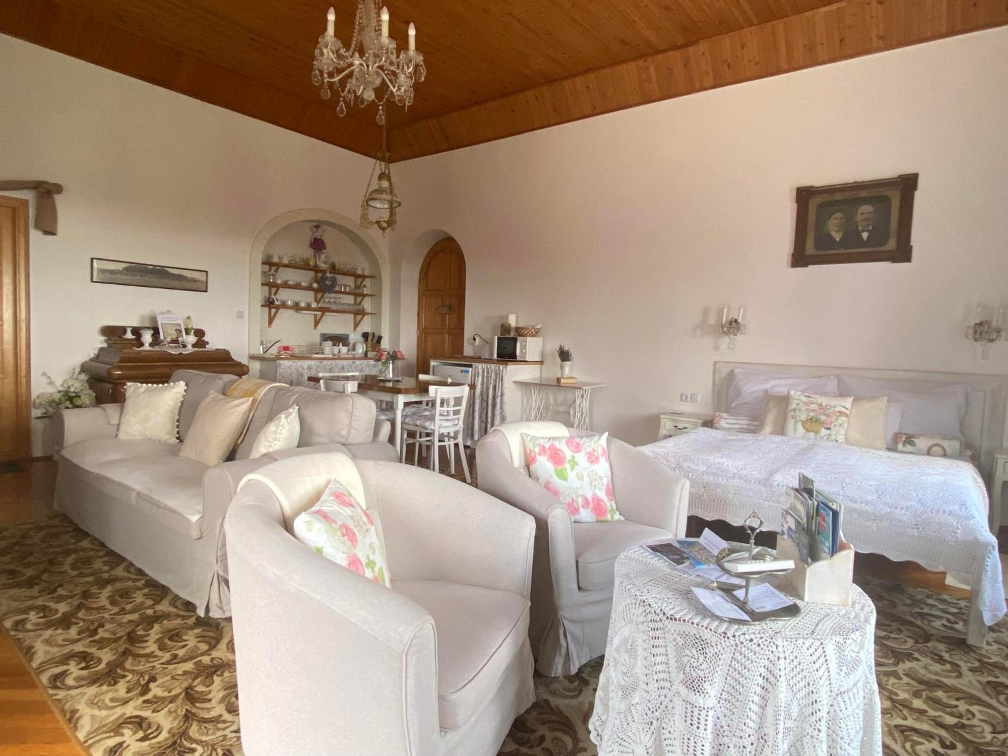 Bacchus Apartman - Borbarlang, Badacsony Bytom Extérieur photo