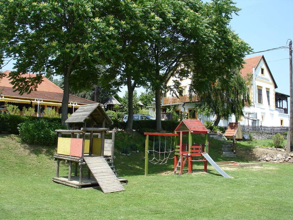 Bacchus Apartman - Borbarlang, Badacsony Bytom Extérieur photo