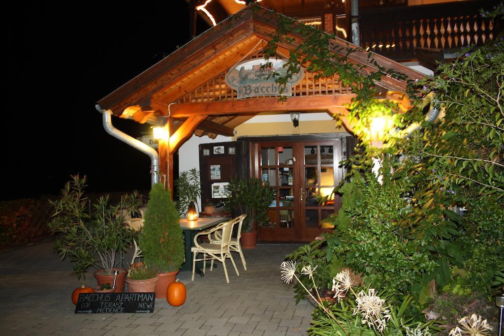 Bacchus Apartman - Borbarlang, Badacsony Bytom Extérieur photo